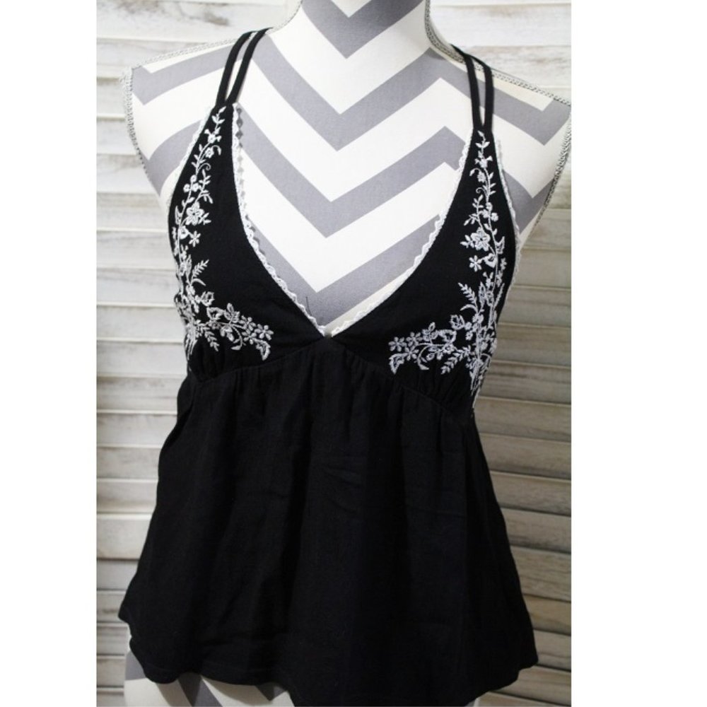 forever 21 floral black cami top (144)🦋